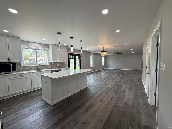4th image of 922 Russell Rd