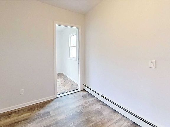 4th image of 30 Barrington St