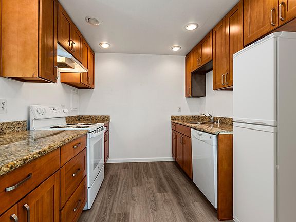 3rd image of 2144 Waverly Pl N APT 4