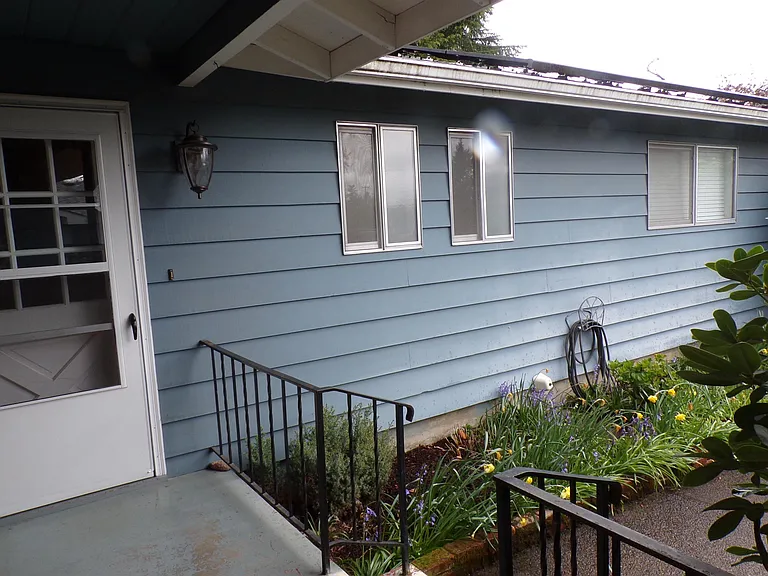2740 NW Stewart St — Photo 3