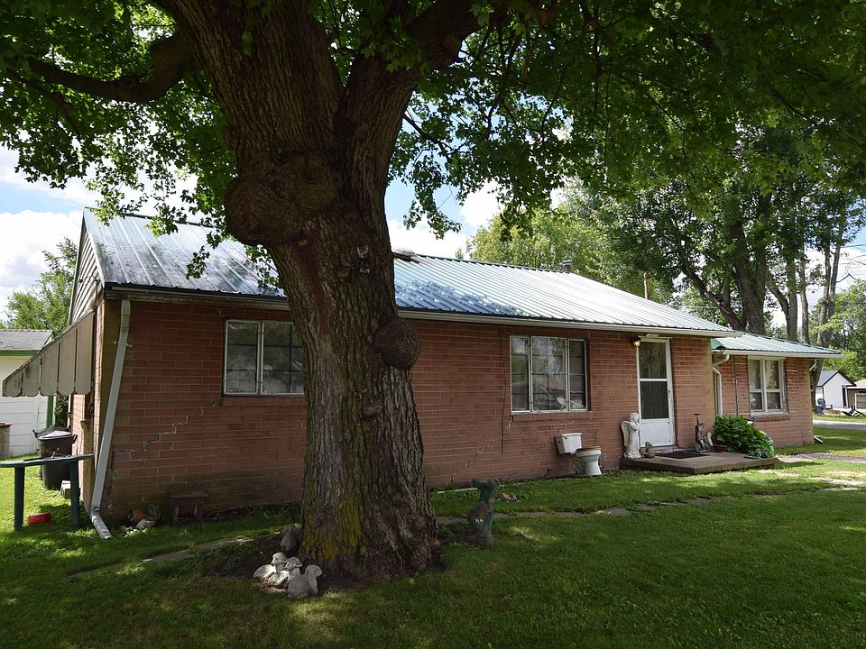 1st image of 302 Elliot Rd