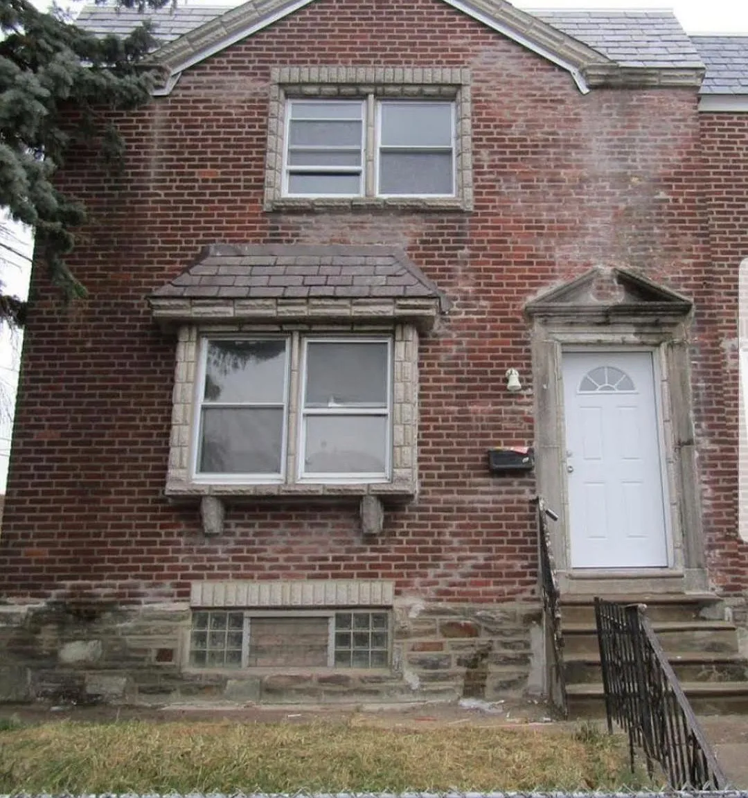 942 Pratt St — Photo 1