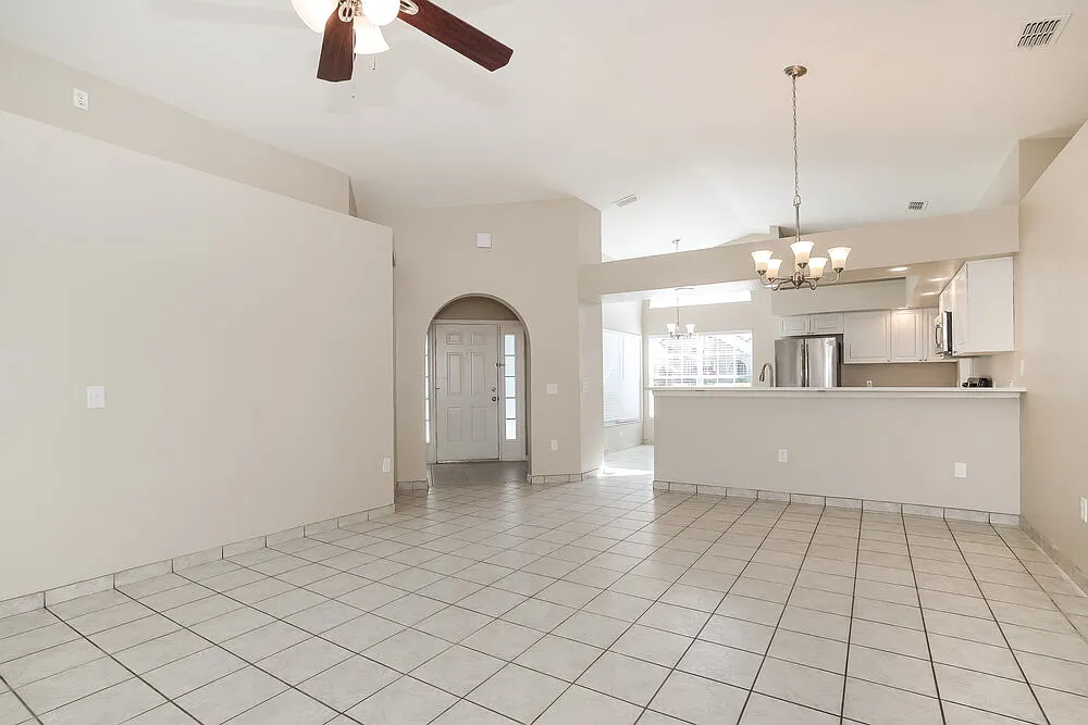 3 bed, 2.0 bath, 1482 sqft, $2,285 — Photo 3