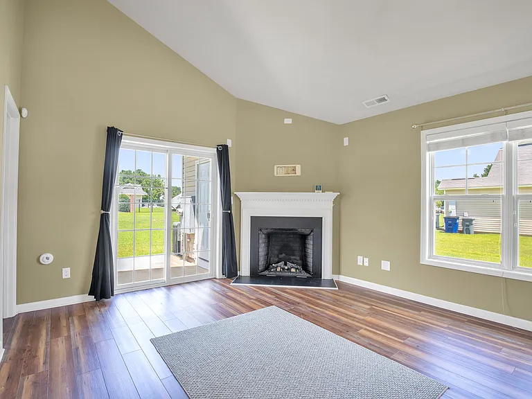 160 Collinwood Dr — Photo 10