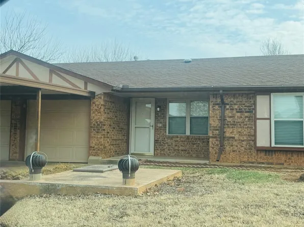 624 Whispering Oaks Blvd, Moore, OK 73160