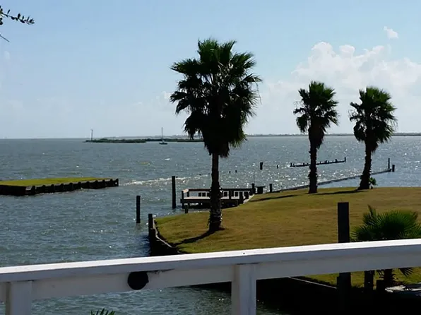 1652 Dick Bay Dr, San Leon, TX 77539