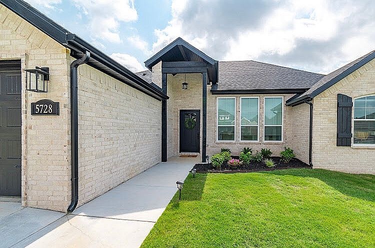 2nd image of 5728 W Cane Hill Dr