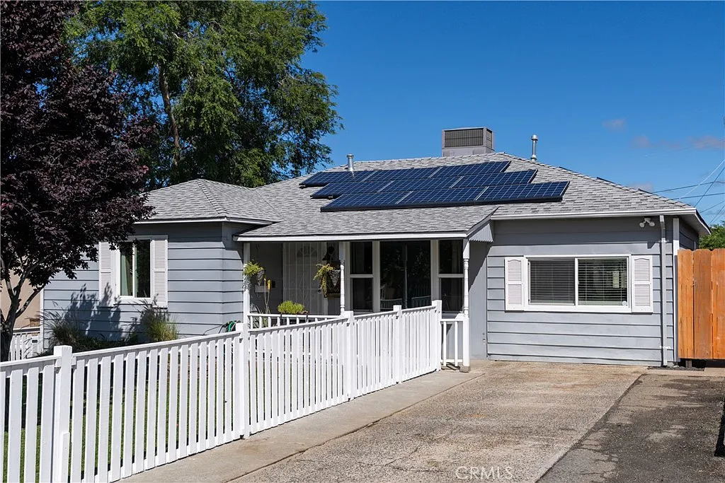 3468 Stauss Ave photo 1