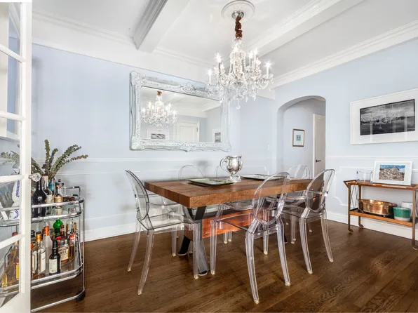 400 East 52nd Street image 1 of 6