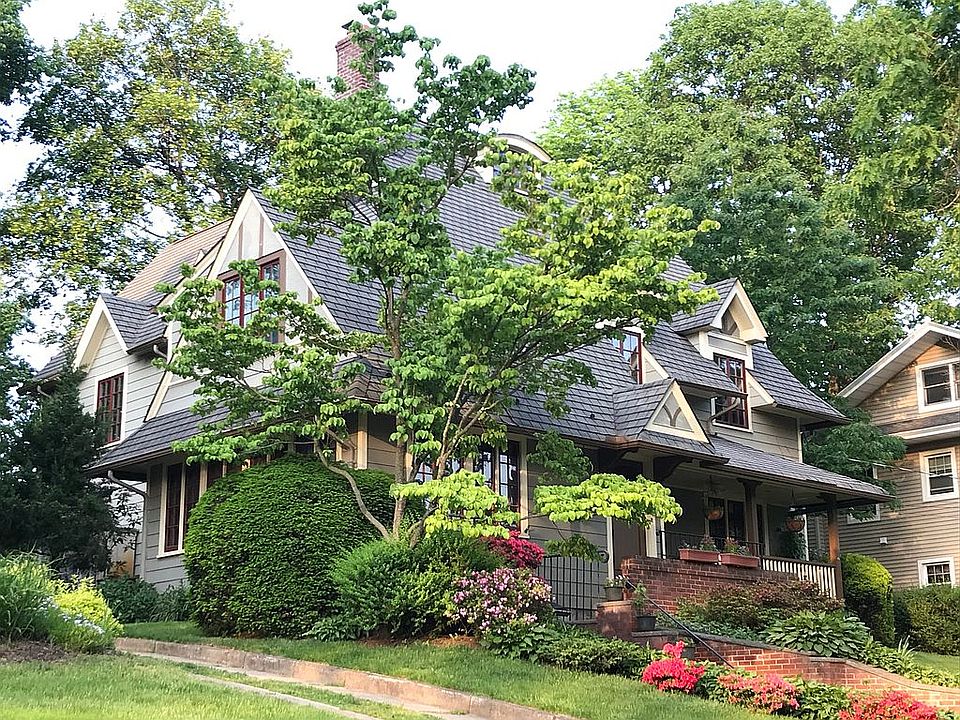 2nd image of 133 Saint Paul St