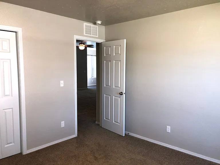 843 SW Levant Way — Photo 4