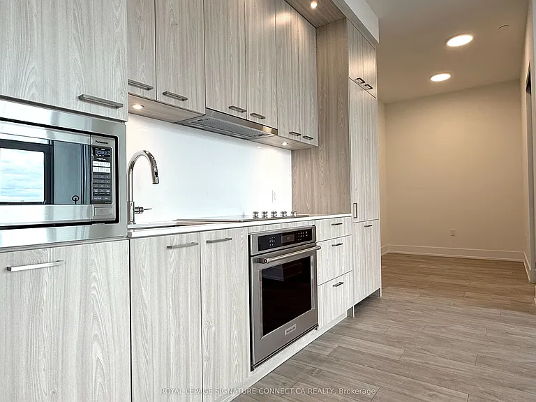858 Dupont St #Penthouse 33 — Photo 9