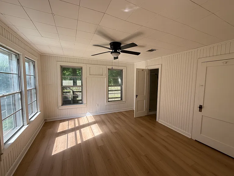 1141 Waller Ave — Photo 3
