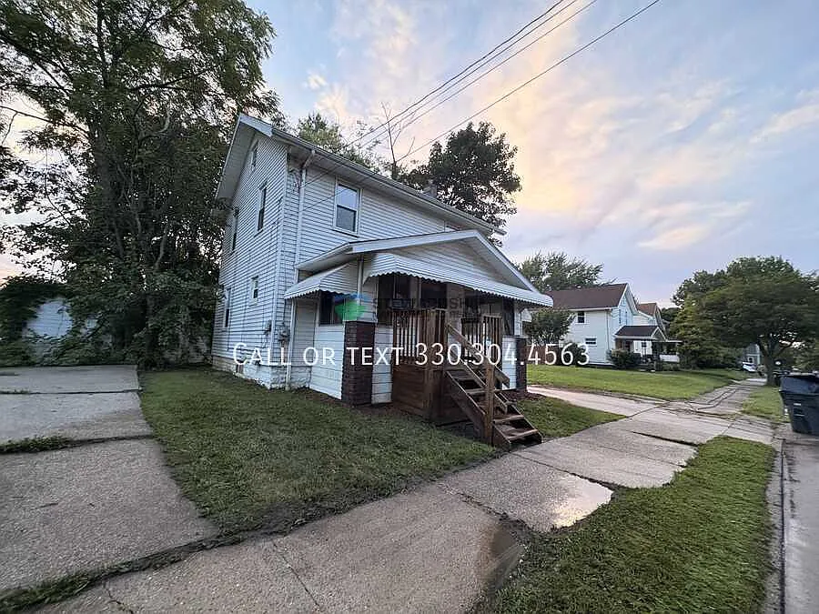 Three Bedroom, One Bathroom Home In Akron - Available Now! — Photo 4