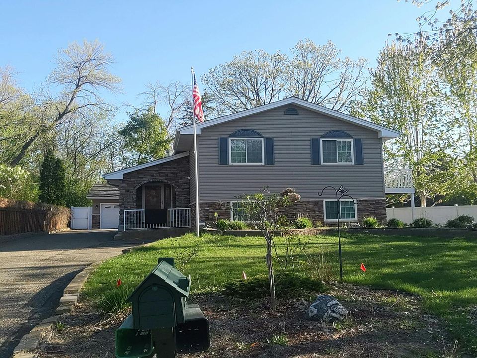 1st image of 823 90th Ave NW