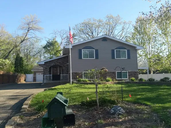 823 90th Ave NW, Coon Rapids, MN 55433