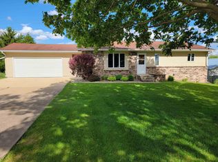 9092 Yankee Ave, Cresco, IA 52136