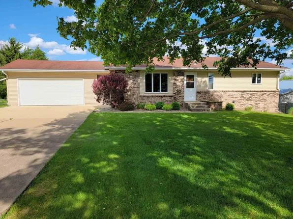 9092 Yankee Ave, Cresco, IA 52136