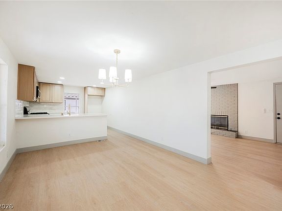 5th image of 2885 Humboldt Ct