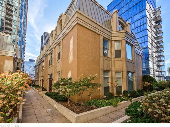 25 E Superior St APT 11D, Chicago, IL 60611