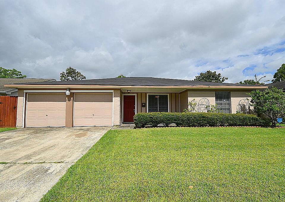 1st image of 11826 S Willowdale Cir