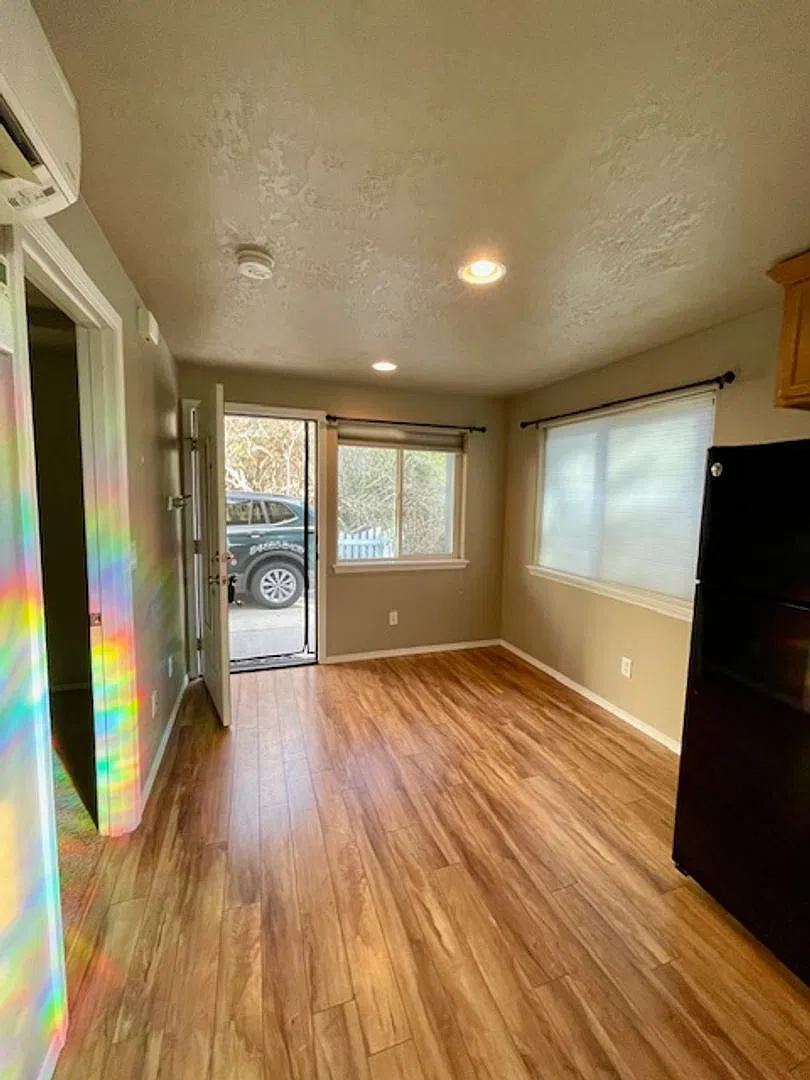 Hixon Ave, 11 NW - 00011-HIXO-00 — Photo 3