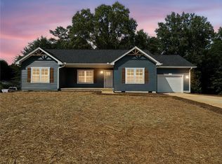 325 Code Cir, Seneca, SC 29678