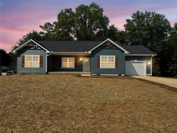 325 Code Cir, Seneca, SC 29678