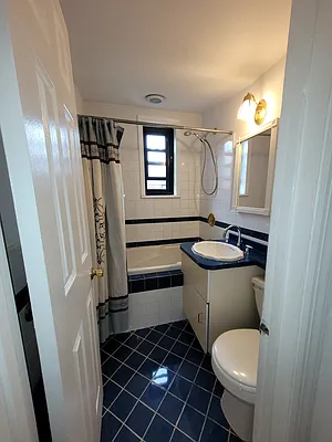 Rented by Halvatzis Realty | media 2