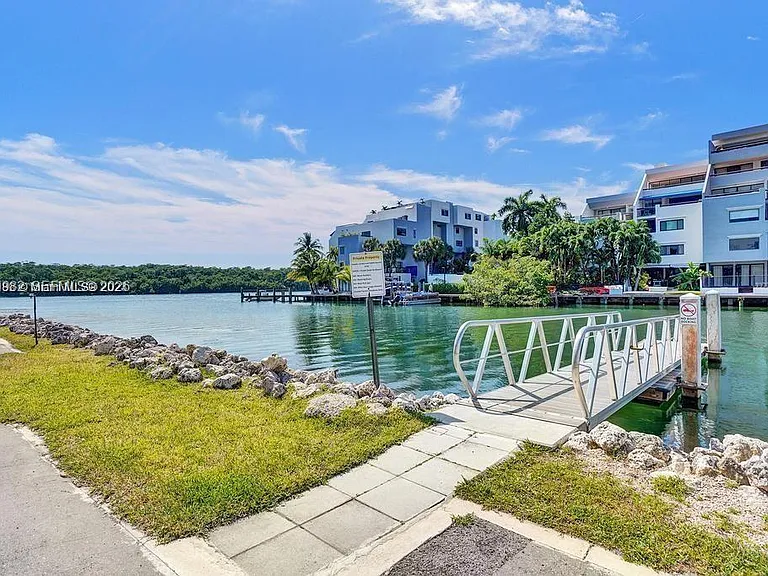 400 Kings Point Dr #331 — Photo 3