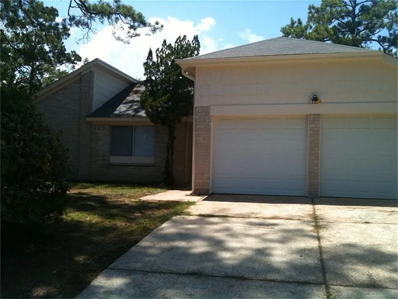 4 bed, 2.0 bath, 1729 sqft, $2,250 — Photo 2