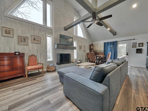 5th image of 426 Lone Star Ln