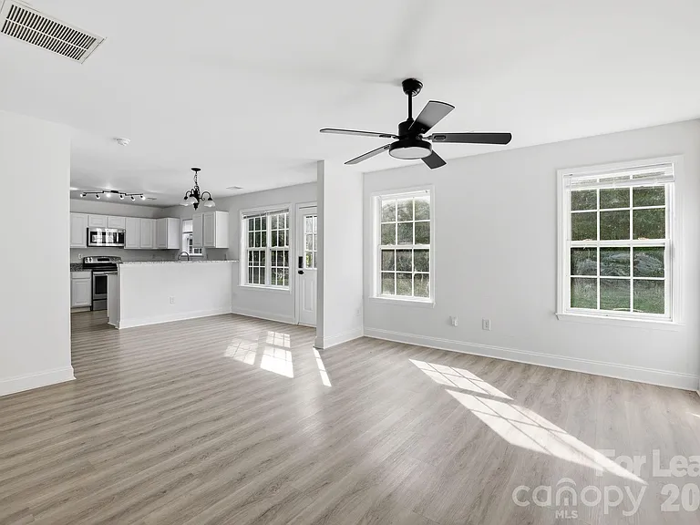 512 Bearbrook Ln — Photo 7