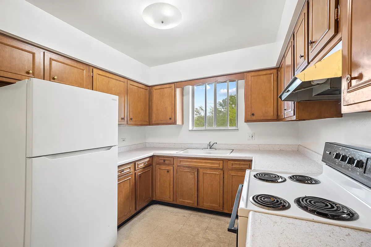 Building Photo - 2157 Ridge Ave #1A