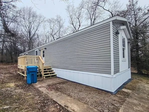 100 Deerwood Park, Centralia, IL 62801