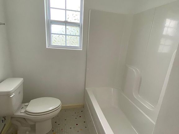 5th image of 3906 E 11th St #A