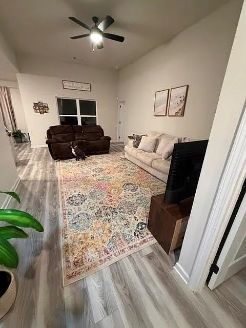 3 bed, 2.0 bath, 1852 sqft, $2,500 — Photo 4