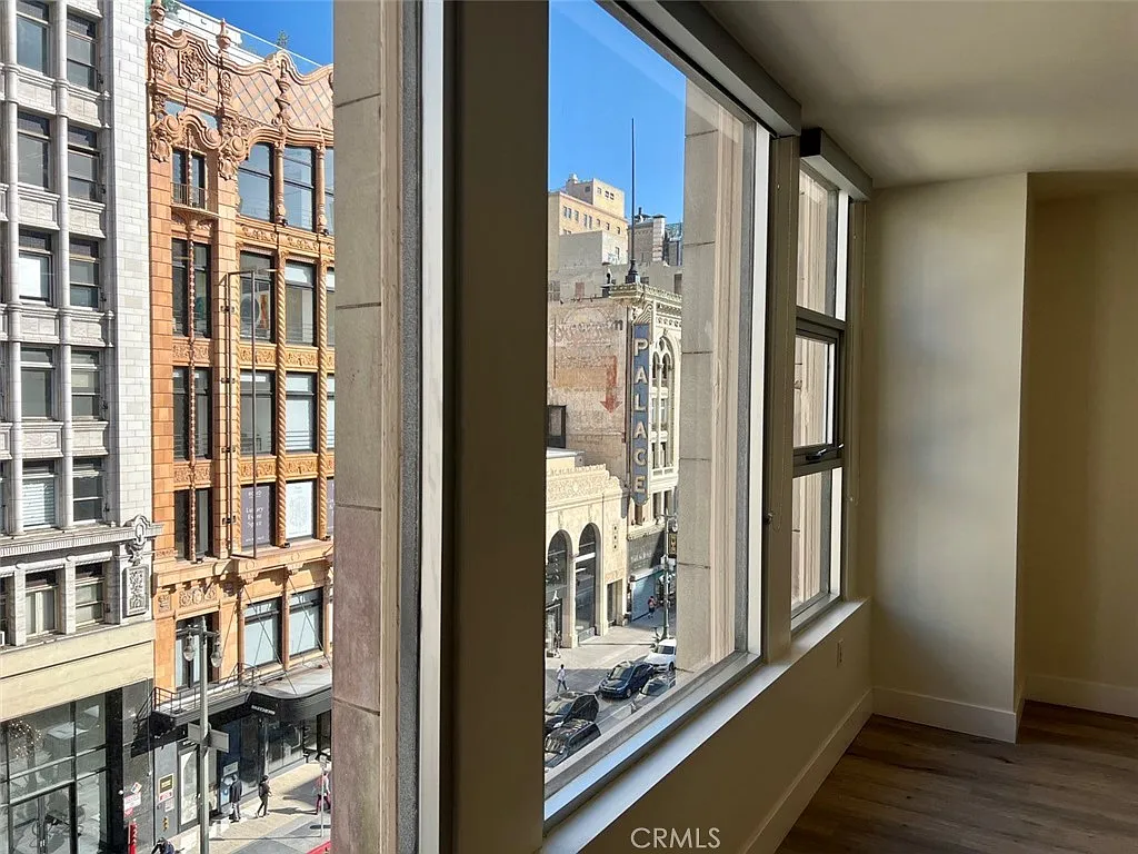 1 bed, 1.5 bath, 990 sqft, $2,595 — Photo 1