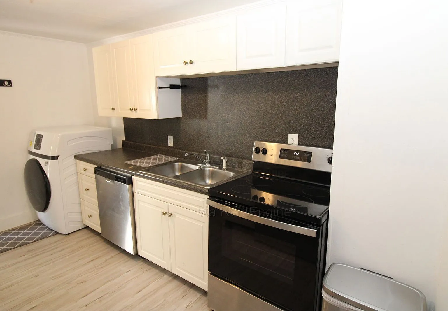3 bed, 1.0 bath, 1000 sqft, $1,700 — Photo 2