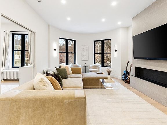 2nd image of 382 Commonwealth Ave APT 24