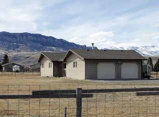3 Absoraka Dr, Cody, WY 82414