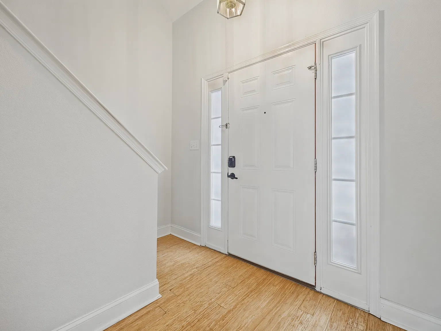 4 bed, 2.5 bath, 2300 sqft, $2,800 — Photo 3