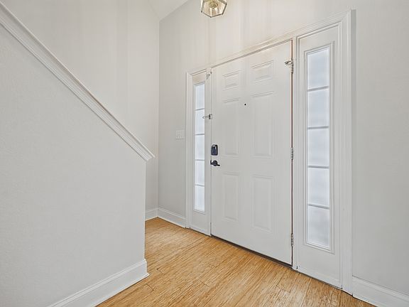 3rd image of 833 25th St