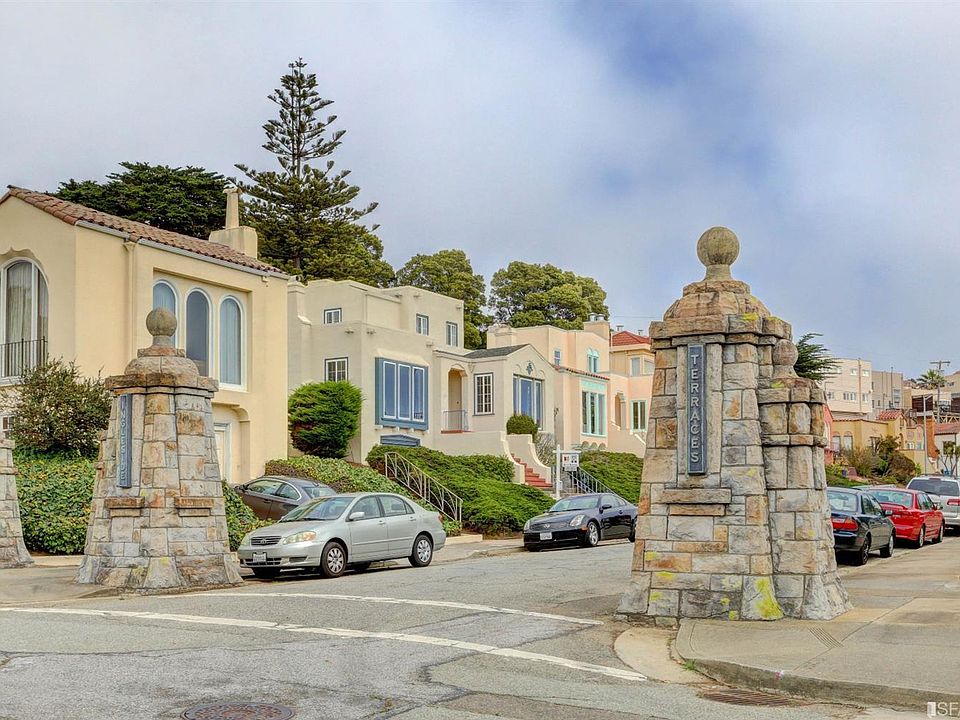 2nd image of 386 Moncada Way