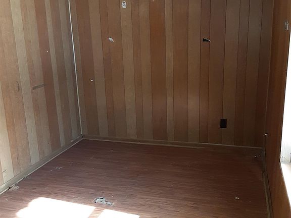 2nd image of 905-907 W Chicago Ave