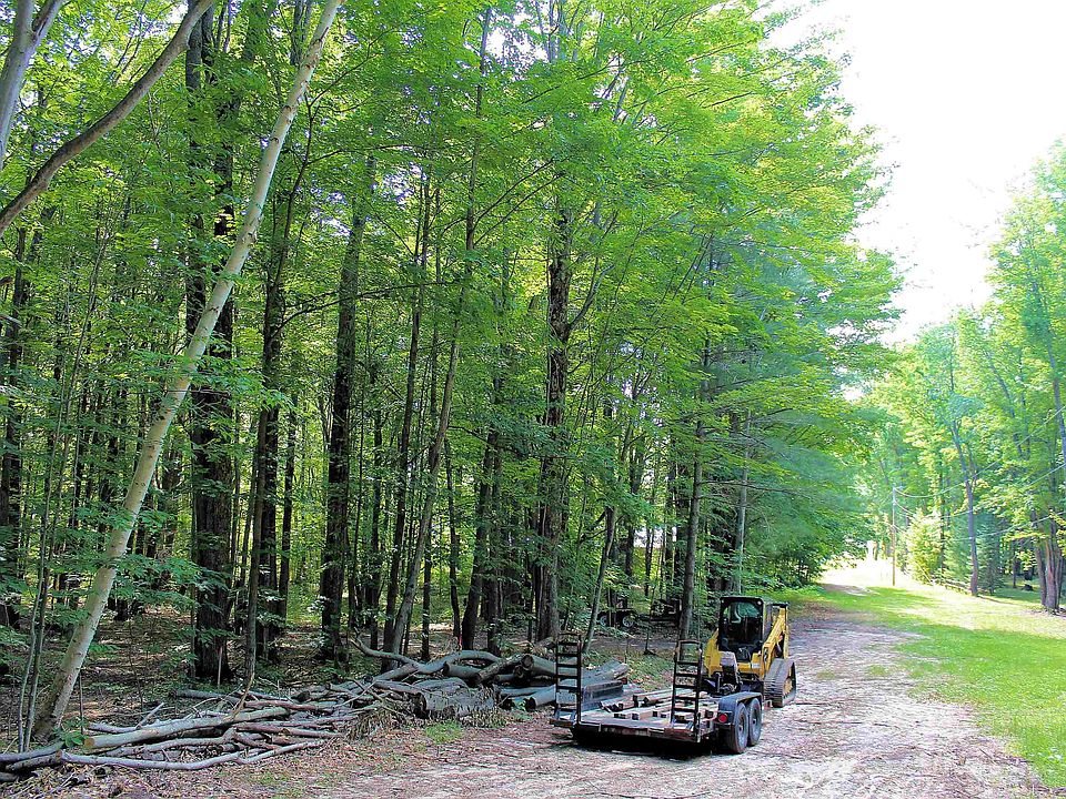 1st image of 0 Chwastek Rd NE