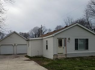 713 S 24th St, Mattoon, IL 61938