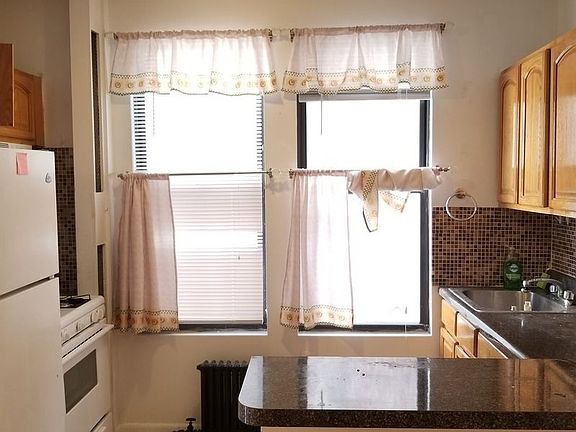 4th image of 3424 44th St APT 2R