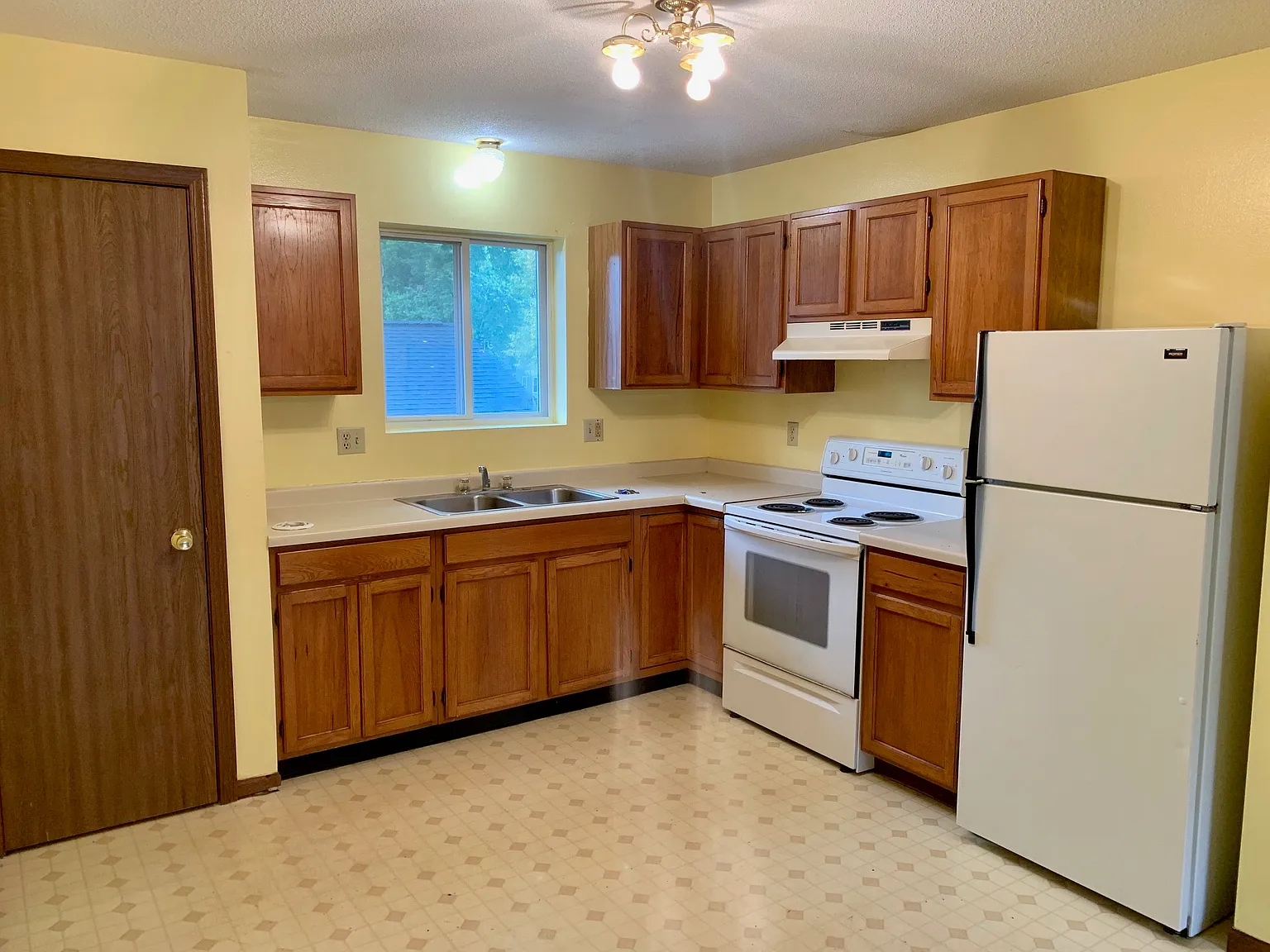 2 bed, $925 — Photo 1