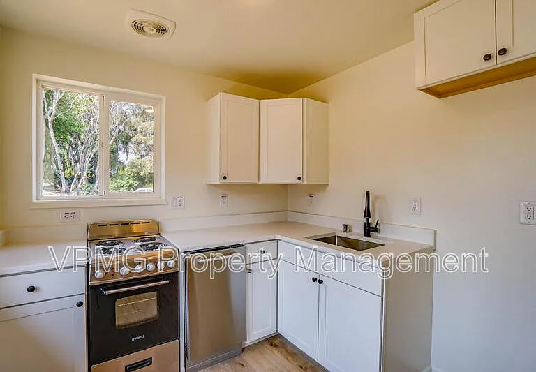 10412 NE 71st St — Photo 6